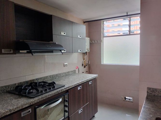 Apartamento de 2 alcobas en arriendo en El Poblado, Medellín, 100 m² · foto 6 de 12