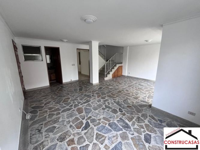 Apartamento de 4 alcobas en arriendo en Laureles, Medellín, 160 m² · foto 2 de 21