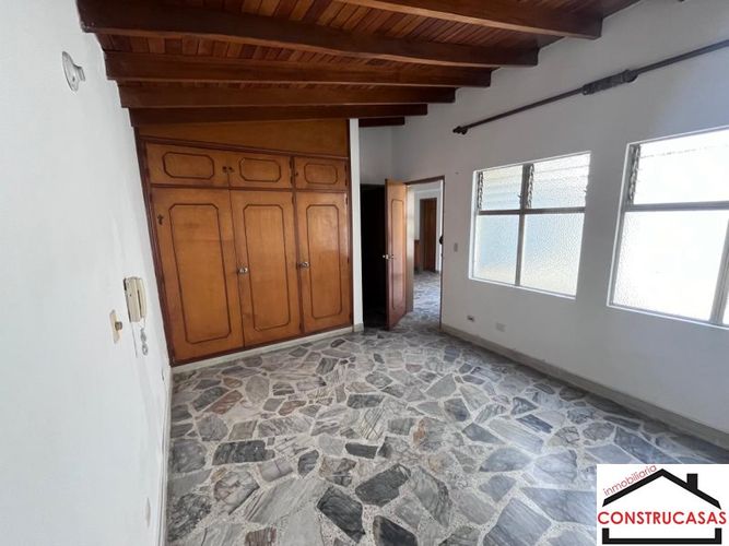 Apartamento de 4 alcobas en arriendo en Laureles, Medellín, 160 m² · foto 17 de 21