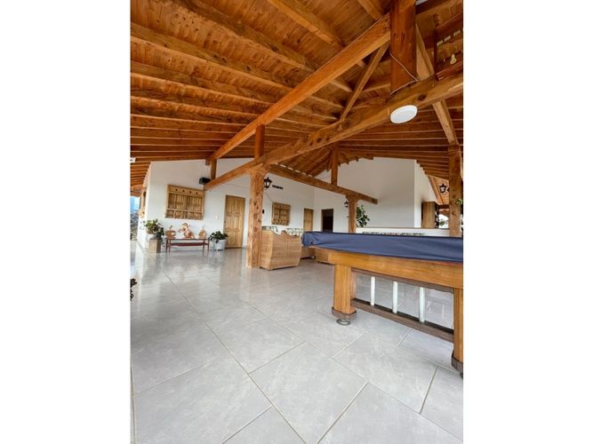 Casa de 7 alcobas en venta en Guarne, 1150 m² · foto 3 de 21