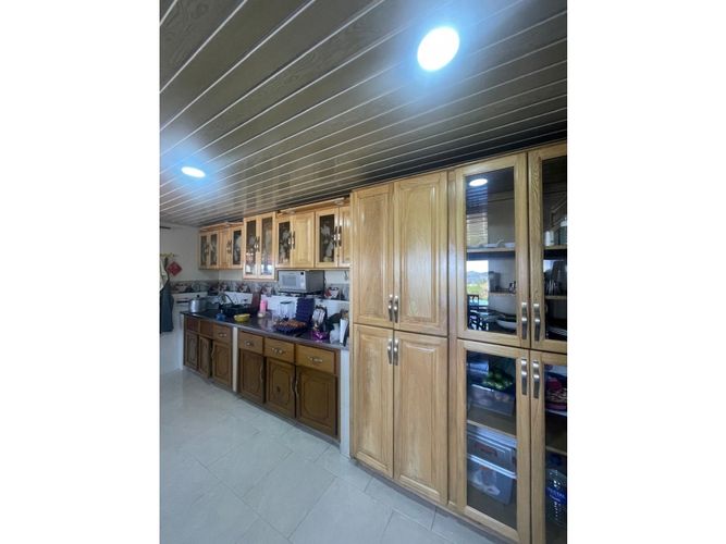 Casa de 7 alcobas en venta en Guarne, 1150 m² · foto 5 de 21