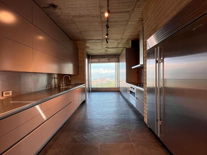 Apartamento de 3 alcobas en venta en El Poblado, Medellín, 270 m² · foto 5 de 18