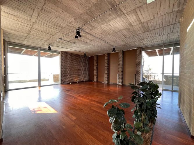 Apartamento de 3 alcobas en venta en El Poblado, Medellín, 270 m² · foto 2 de 18