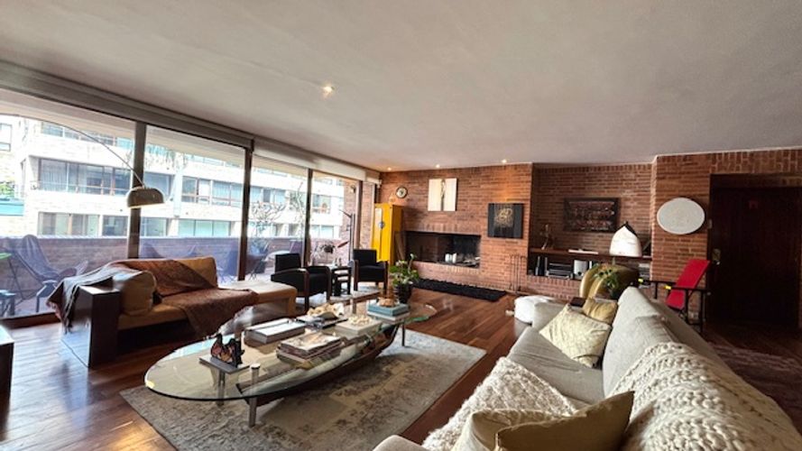 Apartamento en venta en Los Rosales, Bogotá · foto 2 de 24