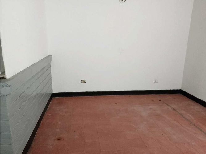 Local en arriendo en Jesus Nazareno, Medellín, 110 m² · foto 6 de 24