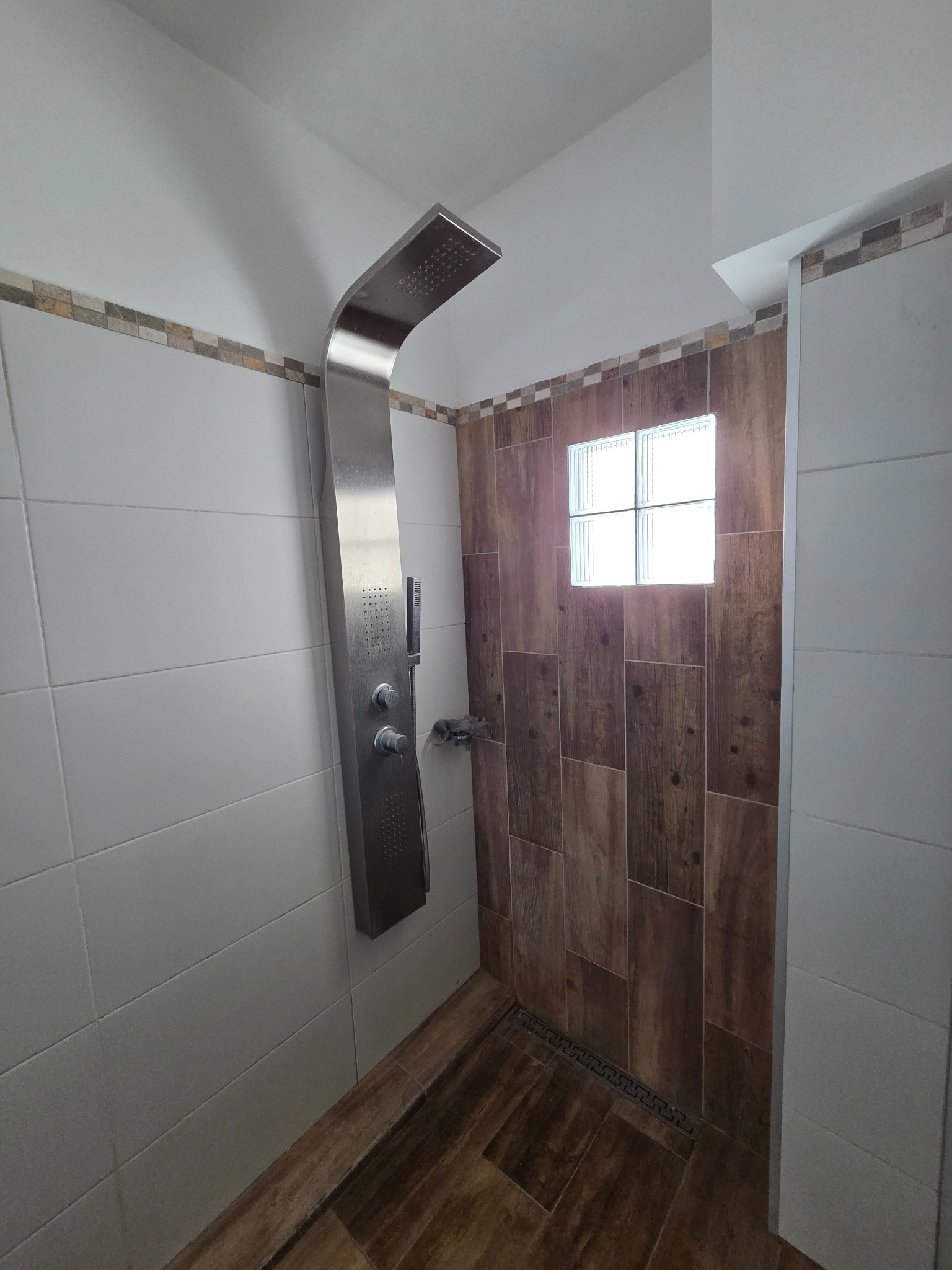 Exclusivo Apartamento de Lujo en Rambla de Pocitos: 3 Dormitorios, 2 Baños, Garage y Vistas Panorámicas Inigualables. · Foto 11