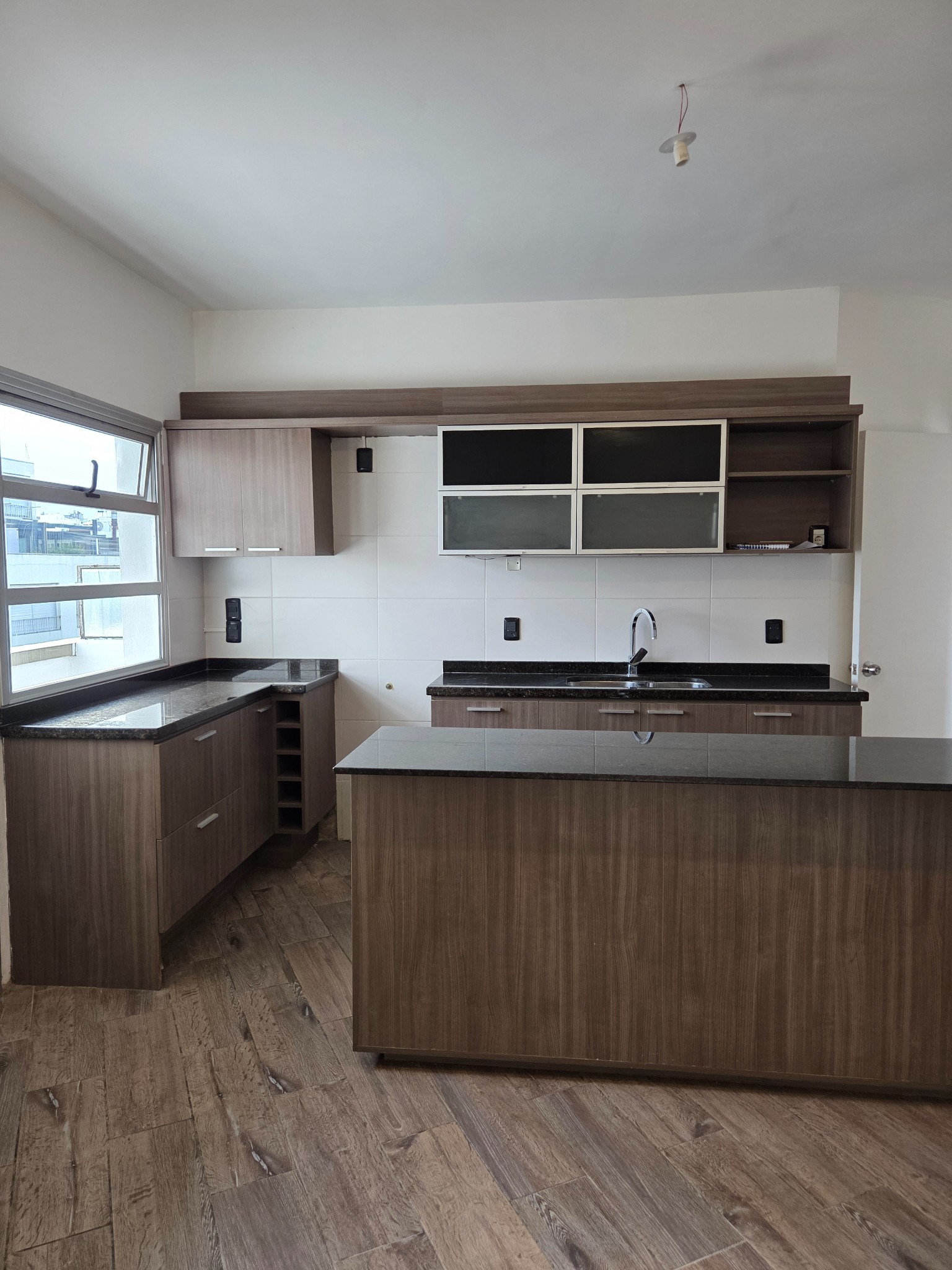 Exclusivo Apartamento de Lujo en Rambla de Pocitos: 3 Dormitorios, 2 Baños, Garage y Vistas Panorámicas Inigualables. · Foto 12