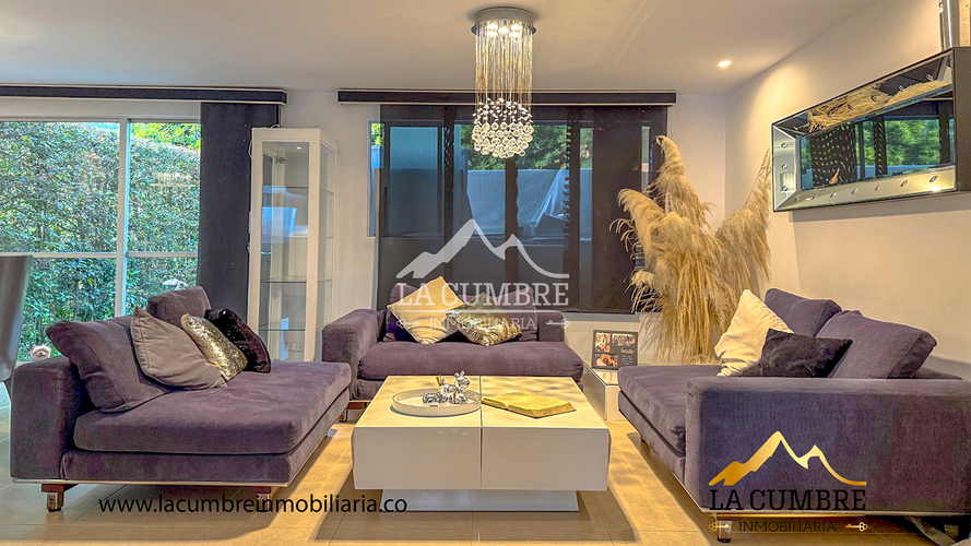 Casa de 3 alcobas en arriendo en Loma Benedictinos, Envigado, 200 m² · foto 2 de 14