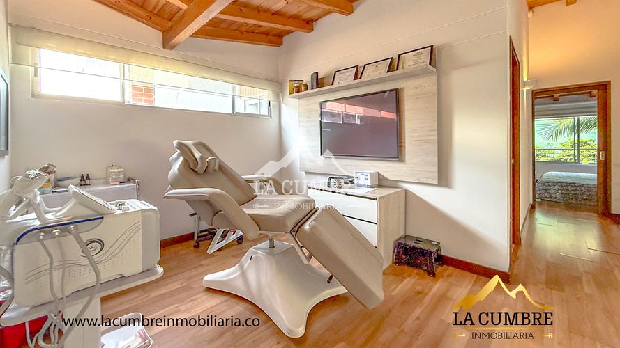 Casa de 3 alcobas en arriendo en Loma Benedictinos, Envigado, 200 m² · foto 8 de 14