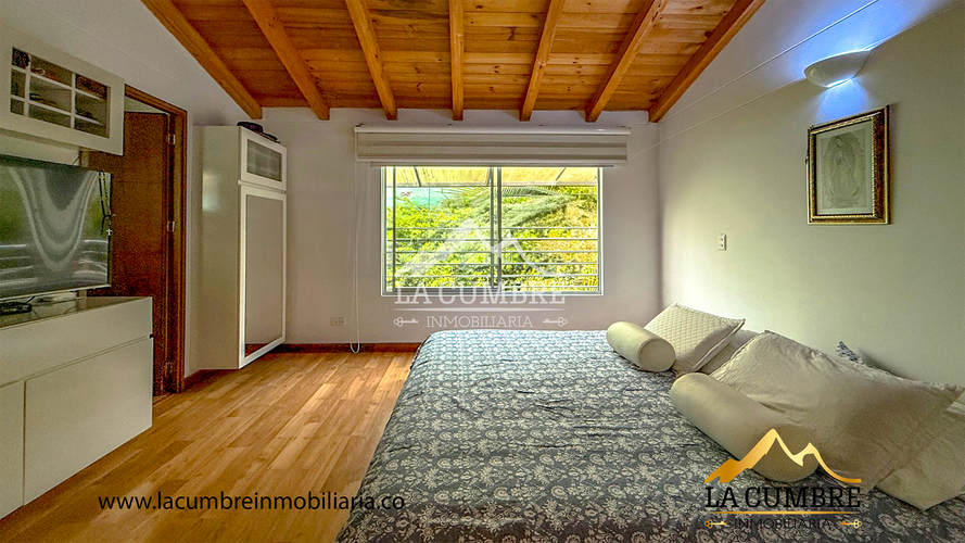 Casa de 3 alcobas en arriendo en Loma Benedictinos, Envigado, 200 m² · foto 9 de 14