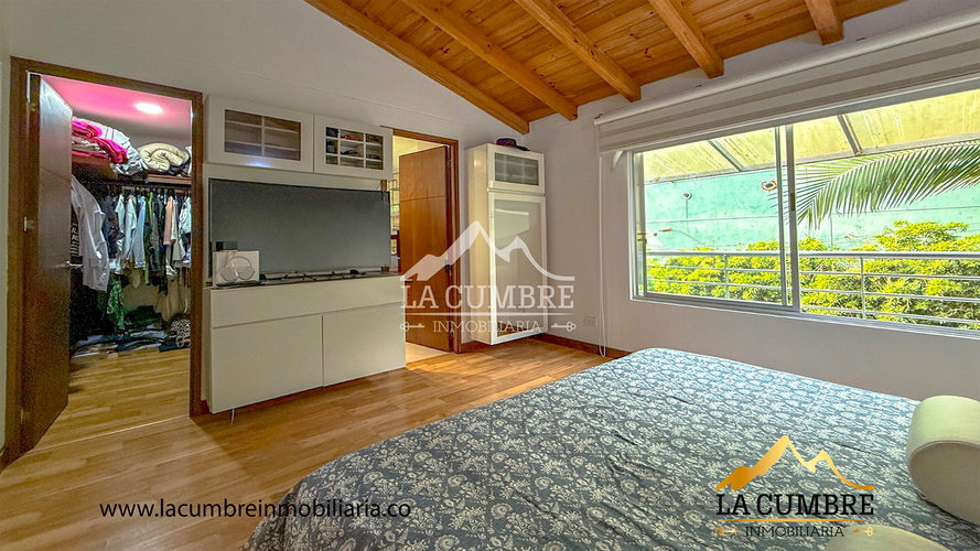 Casa de 3 alcobas en arriendo en Loma Benedictinos, Envigado, 200 m² · foto 10 de 14