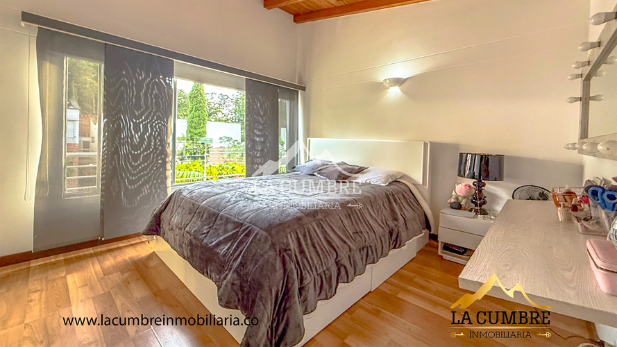 Casa de 3 alcobas en arriendo en Loma Benedictinos, Envigado, 200 m² · foto 12 de 14
