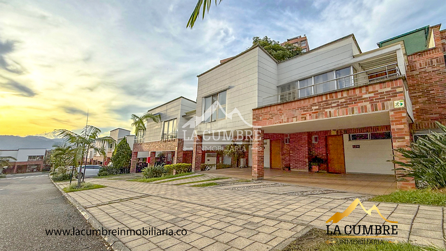 Casa de 3 alcobas en arriendo en Loma Benedictinos, Envigado, 200 m² · foto 14 de 14