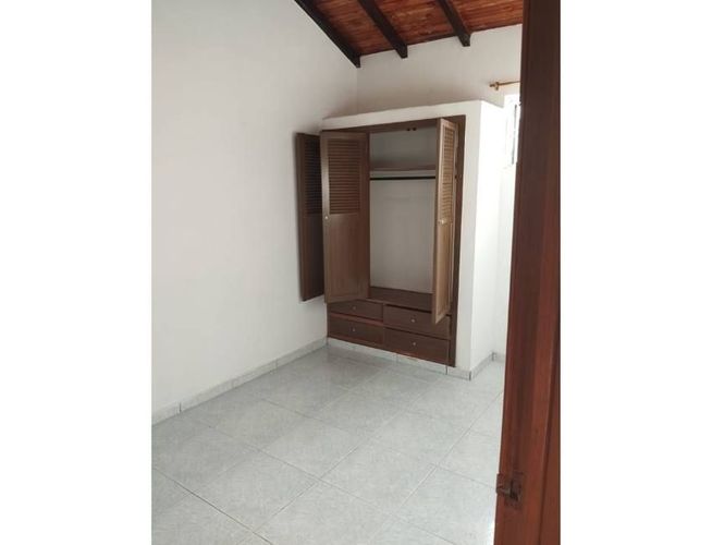 Casa de 8 alcobas en venta en La Salle, Bucaramanga, 240 m² · foto 8 de 18
