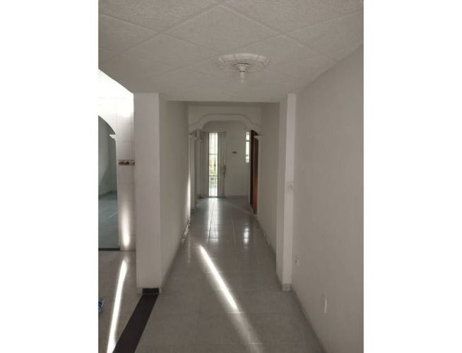 Casa de 8 alcobas en venta en La Salle, Bucaramanga, 240 m² · foto 6 de 18