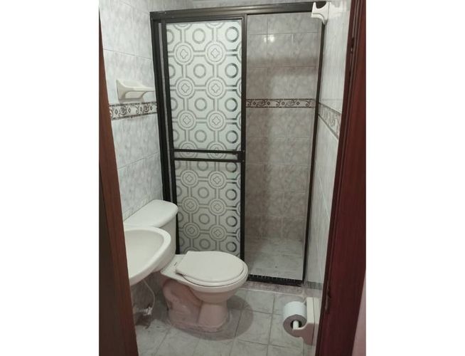 Casa de 8 alcobas en venta en La Salle, Bucaramanga, 240 m² · foto 9 de 18
