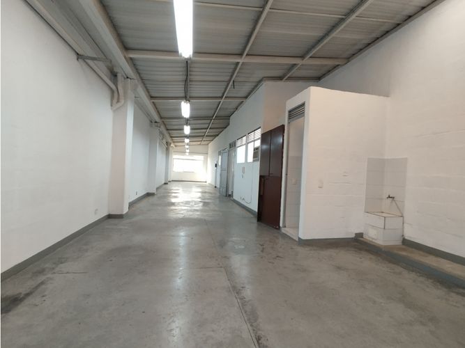 Bodega en arriendo en Rodeo Alto, Medellín, 90 m² · foto 2 de 6
