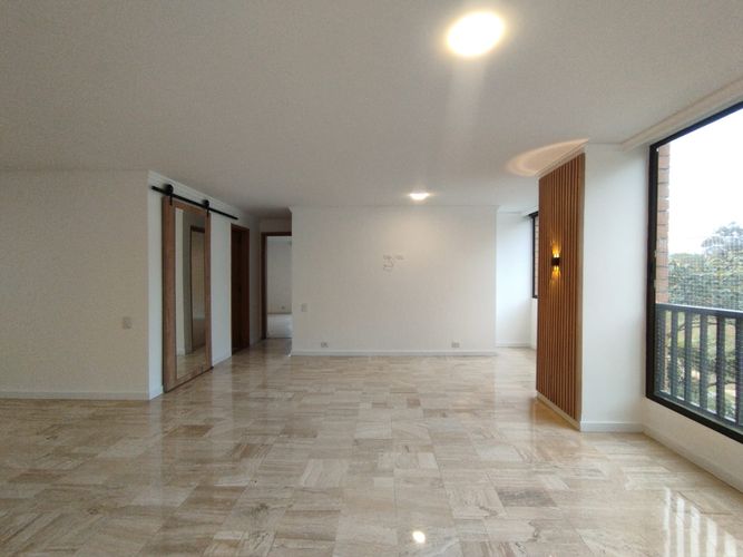 Apartamento de 2 alcobas en arriendo en El Poblado, Medellín, 126 m² · foto 5 de 20