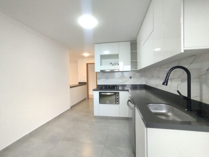 Apartamento de 2 alcobas en arriendo en El Poblado, Medellín, 126 m² · foto 9 de 20