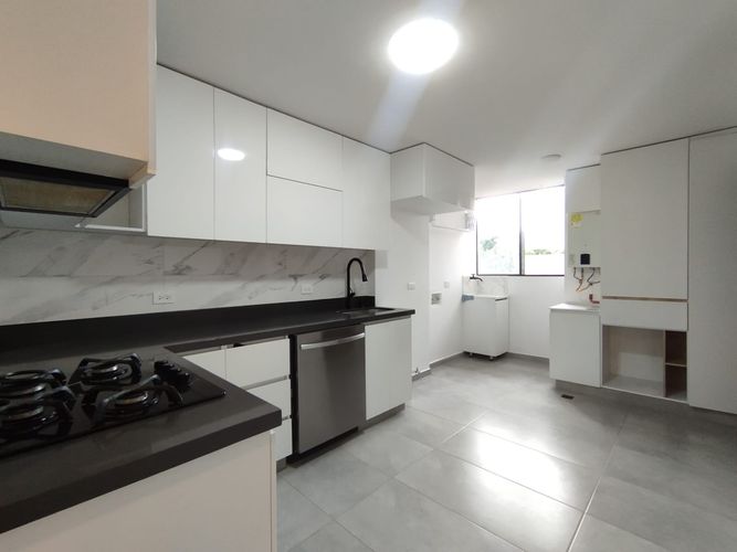 Apartamento de 2 alcobas en arriendo en El Poblado, Medellín, 126 m² · foto 10 de 20