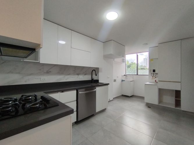 Apartamento de 2 alcobas en arriendo en El Poblado, Medellín, 126 m² · foto 11 de 20