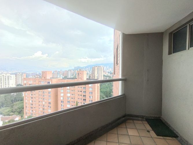 Apartamento de 3 alcobas en arriendo en El Poblado, Medellín, 127 m² · foto 2 de 20