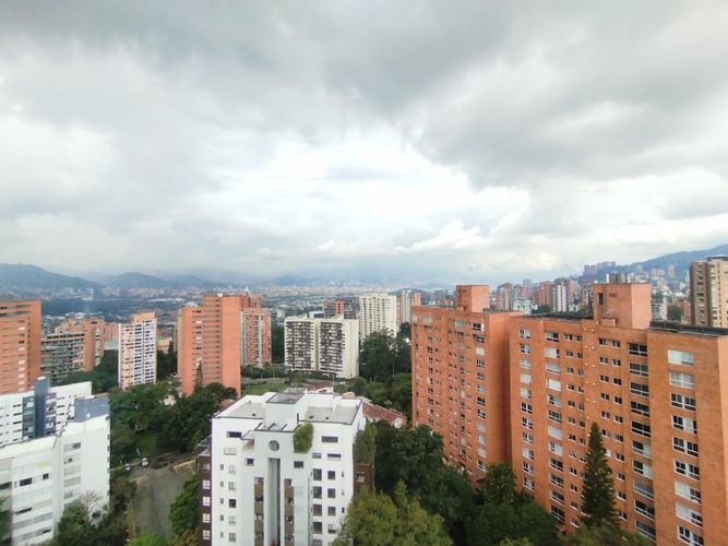 Apartamento de 3 alcobas en arriendo en El Poblado, Medellín, 127 m² · foto 3 de 20