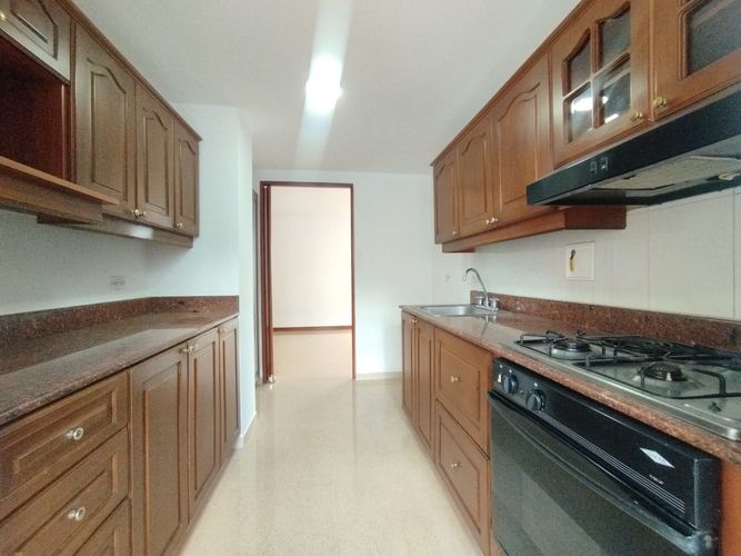 Apartamento de 3 alcobas en arriendo en El Poblado, Medellín, 127 m² · foto 4 de 20