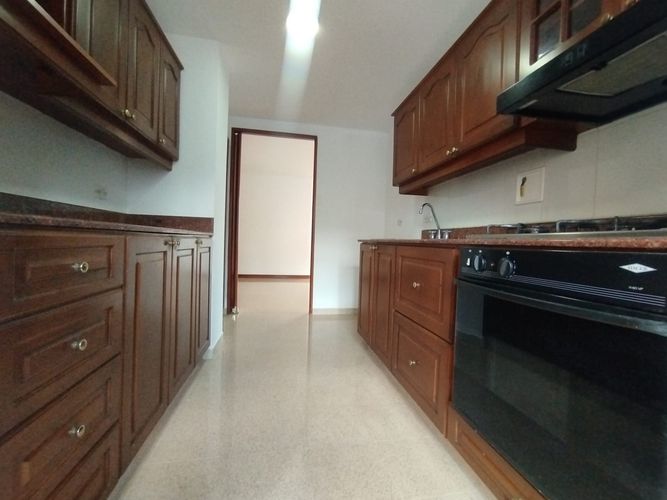 Apartamento de 3 alcobas en arriendo en El Poblado, Medellín, 127 m² · foto 5 de 20