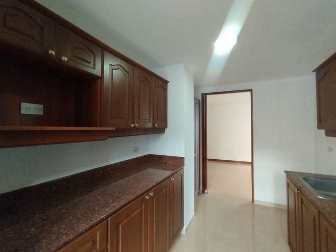 Apartamento de 3 alcobas en arriendo en El Poblado, Medellín, 127 m² · foto 7 de 20