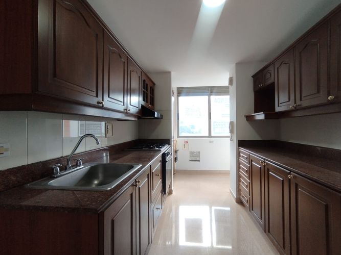 Apartamento de 3 alcobas en arriendo en El Poblado, Medellín, 127 m² · foto 8 de 20