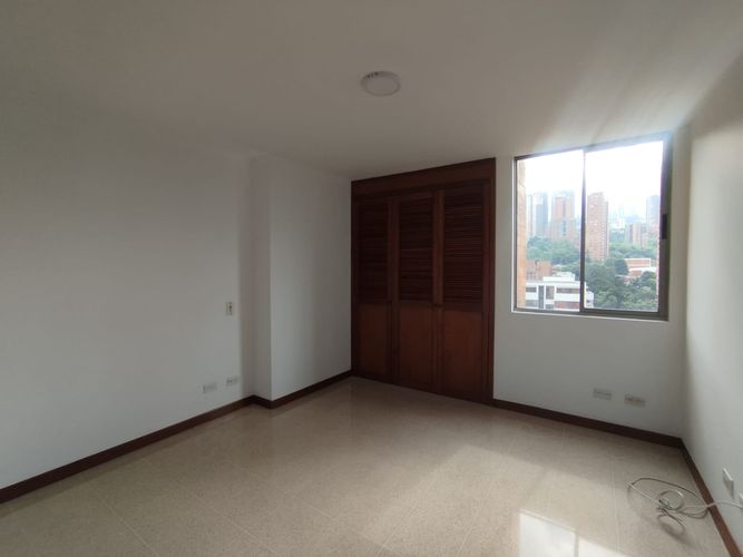 Apartamento de 3 alcobas en arriendo en El Poblado, Medellín, 127 m² · foto 17 de 20