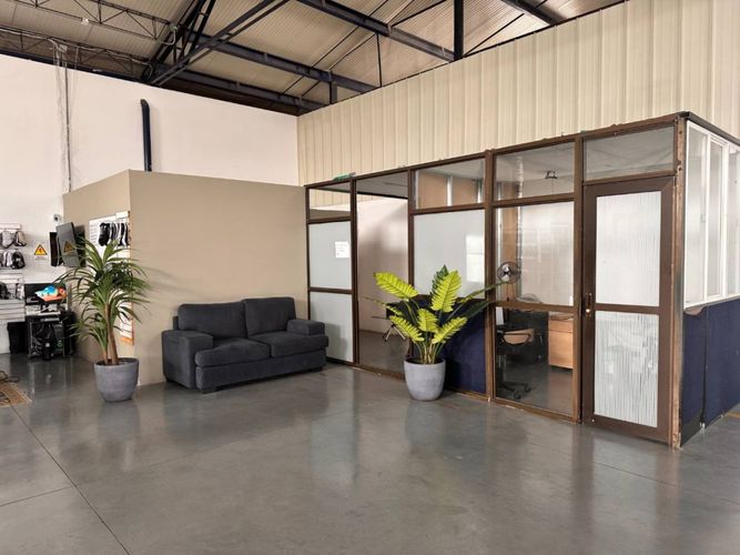 Bodega en arriendo en Simon Bolivar, Itagüí, 1000 m² · foto 15 de 17