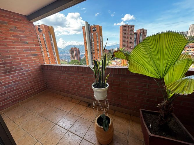 Apartamento de 3 alcobas en arriendo en El Poblado, Medellín, 242 m² · foto 3 de 20