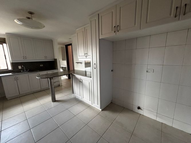 Apartamento de 3 alcobas en arriendo en El Poblado, Medellín, 242 m² · foto 6 de 20
