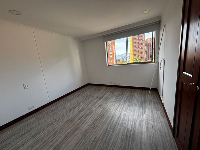 Apartamento de 3 alcobas en arriendo en El Poblado, Medellín, 242 m² · foto 13 de 20