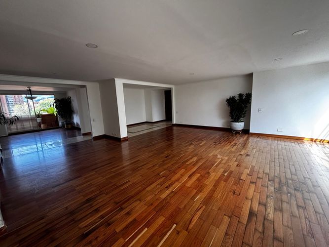 Apartamento de 3 alcobas en arriendo en El Poblado, Medellín, 242 m² · foto 15 de 20