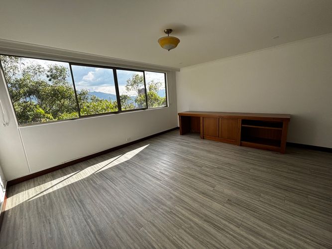 Apartamento de 3 alcobas en arriendo en El Poblado, Medellín, 242 m² · foto 19 de 20