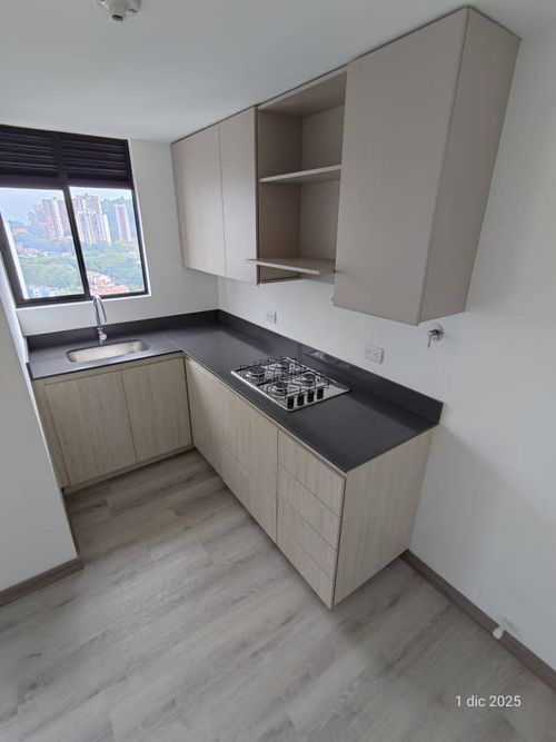 Apartamento de 2 alcobas en arriendo en Vía Las Palmas, Medellín, 74 m² · foto 3 de 14