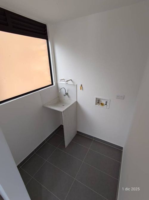 Apartamento de 2 alcobas en arriendo en Vía Las Palmas, Medellín, 74 m² · foto 10 de 14