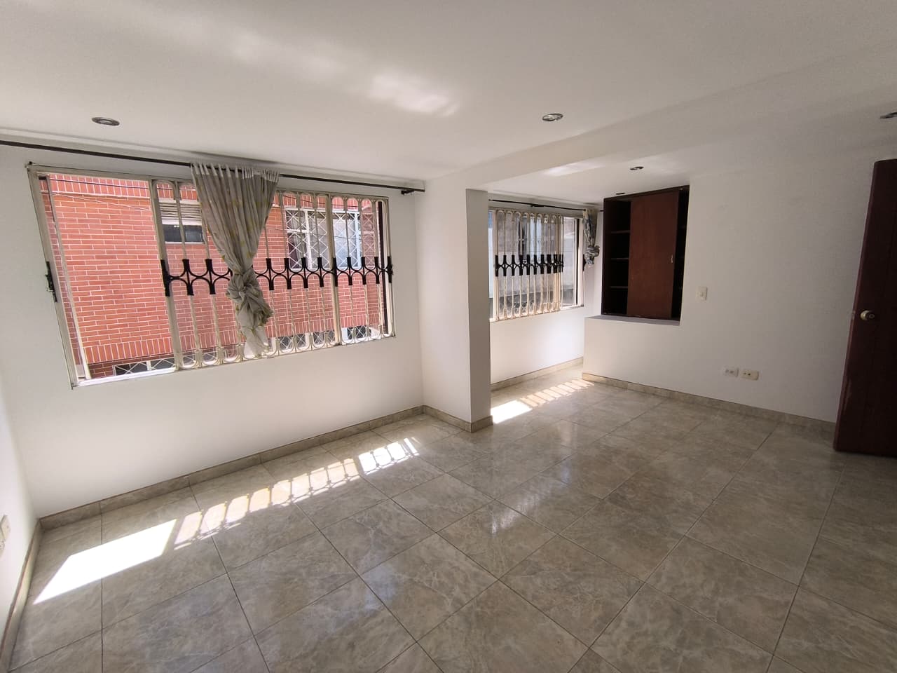 Casa en venta en Candelaria La Nueva, Bogotá · foto 8 de 20