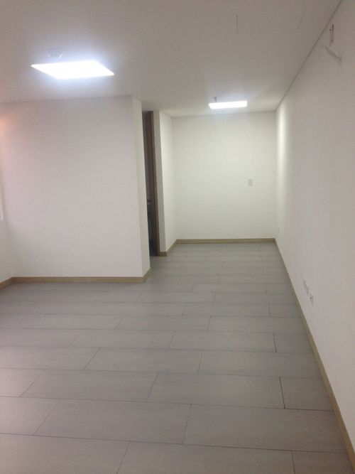 Oficina en arriendo en Los Alpes, Pereira, 32 m² · foto 2 de 5