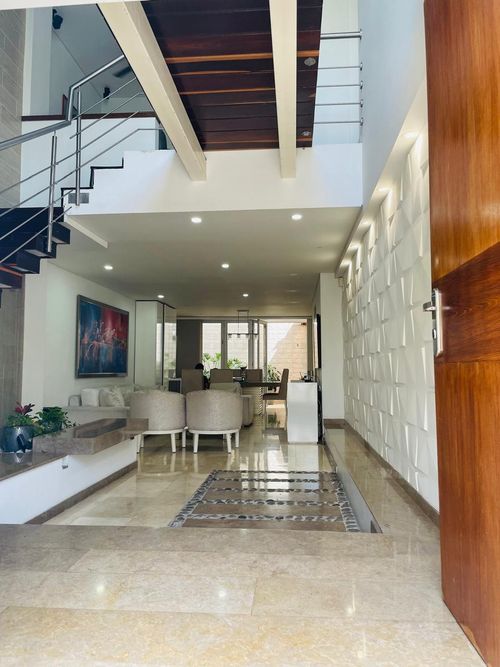 Casa de 4 alcobas en venta en Valle Del Lili, Cali, 504 m² · foto 2 de 24