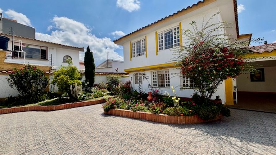 Casa de 4 alcobas en venta en San Luis, Chía, 1215 m² · foto 2 de 24