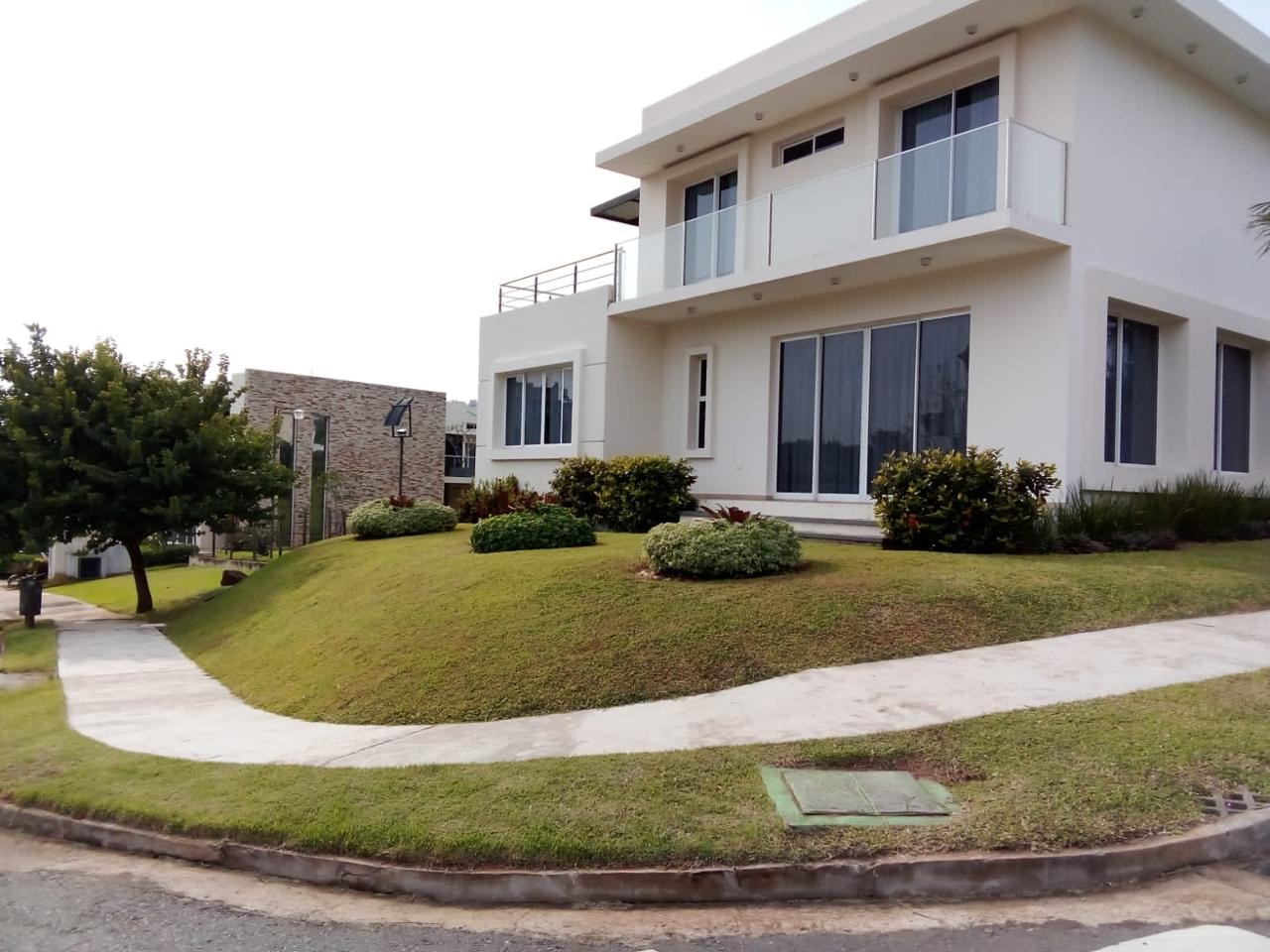 Alquilo casa moderna y renovada agua village — foto 3
