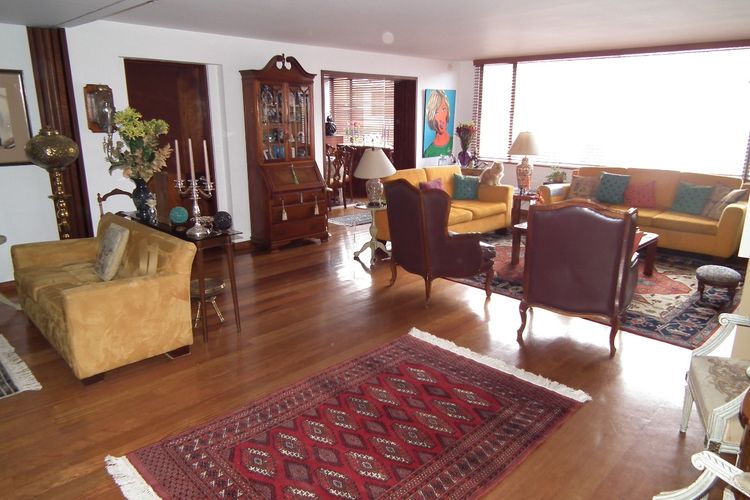 Apartamento de 3 alcobas en venta en Santa Barbara Central, Bogotá, 166 m² · foto 3 de 24