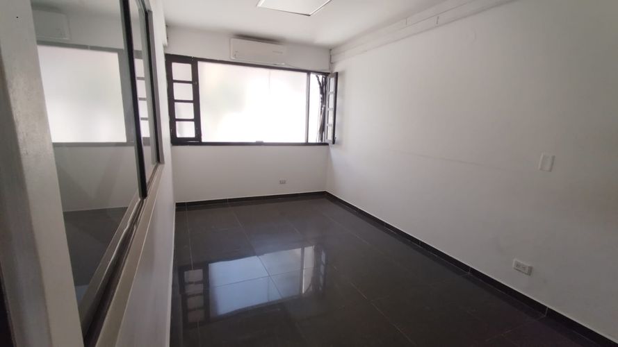 Local en arriendo en Laureles, Medellín, 630 m² · foto 3 de 24
