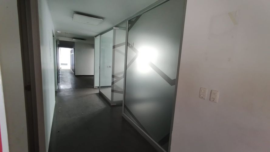 Local en arriendo en Laureles, Medellín, 630 m² · foto 8 de 24