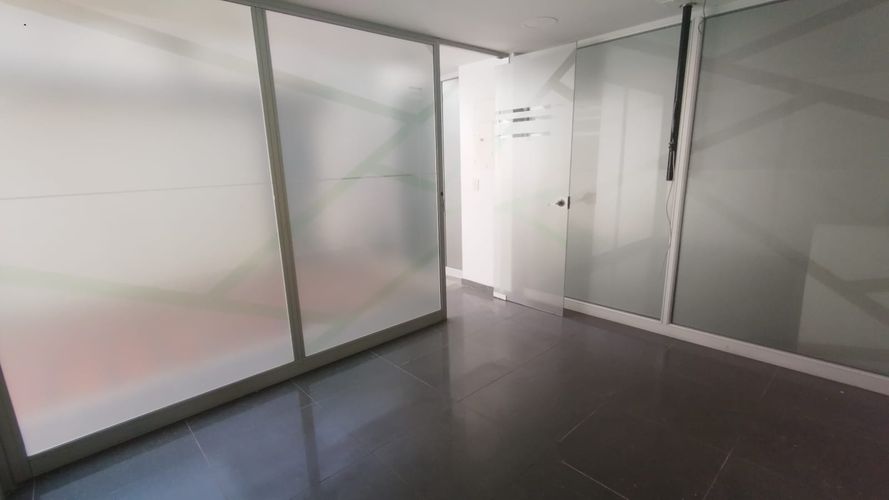 Local en arriendo en Laureles, Medellín, 630 m² · foto 21 de 24