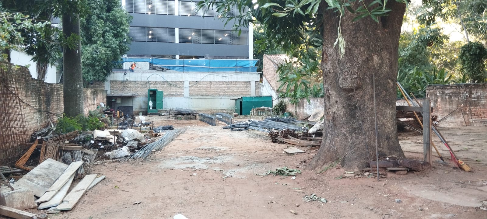 VENDO HERMOSO TERRENO EN LAS LOMAS A PASOS DEL SHOPPING DEL SOL — foto 2